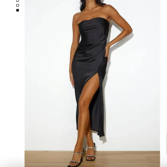 black hello molly dress NWT Dear Emilia by Hello Molly Impressing Me Midi Dress in Black Size XS